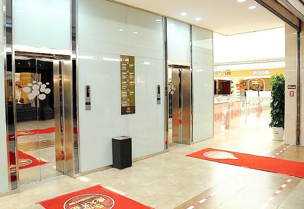 乘客被困電梯怎么辦？